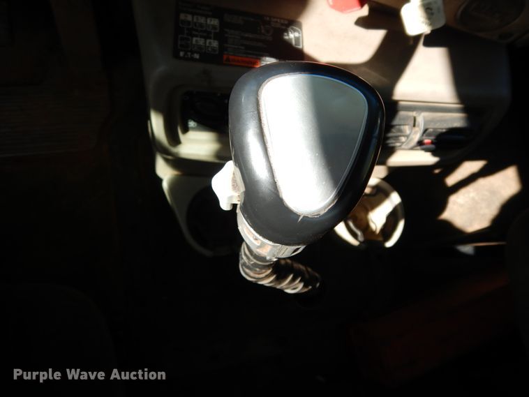 image for item DM2878 2001 Mack CH613  semi truck