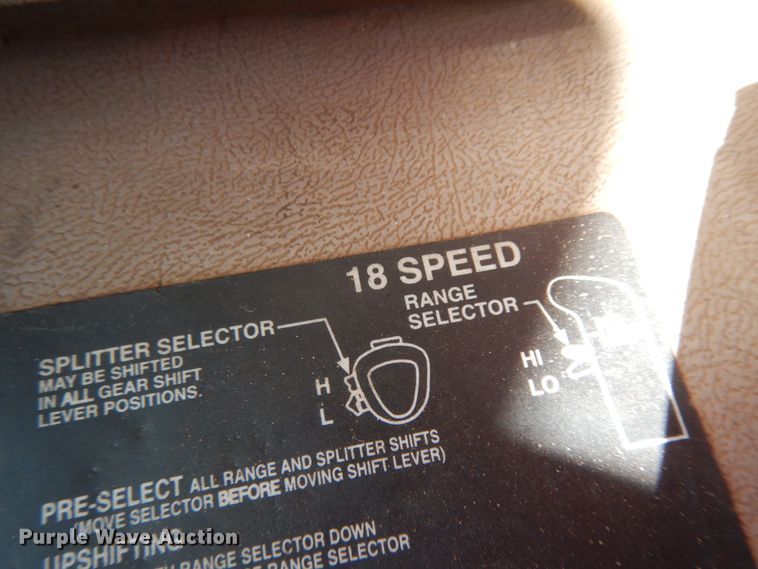 image for item DM2878 2001 Mack CH613  semi truck