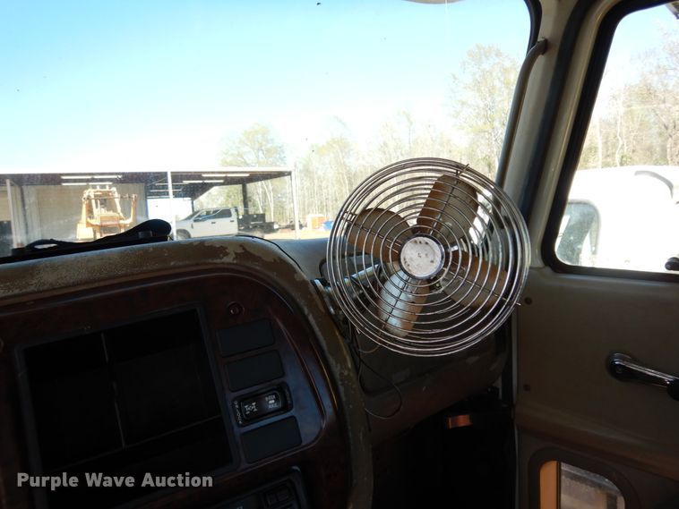 image for item DM2878 2001 Mack CH613  semi truck