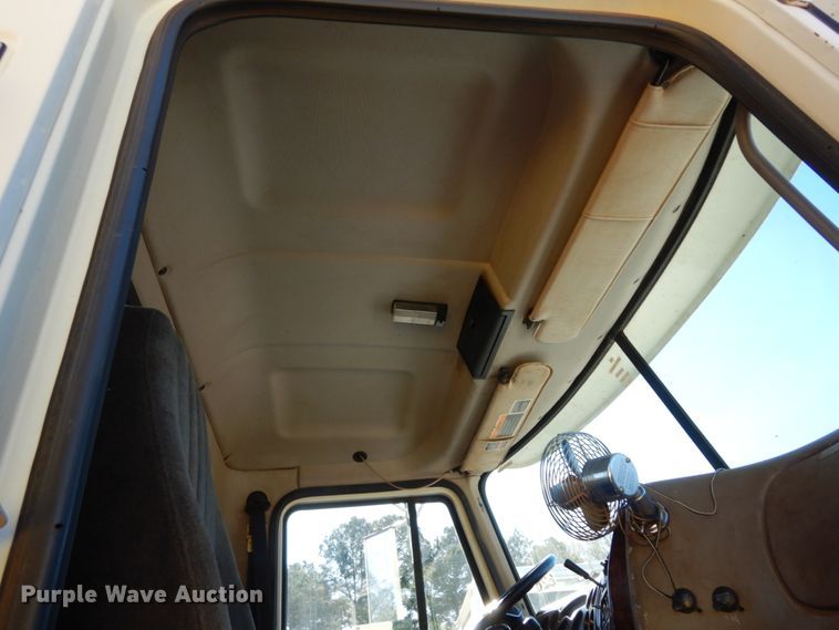 image for item DM2878 2001 Mack CH613  semi truck