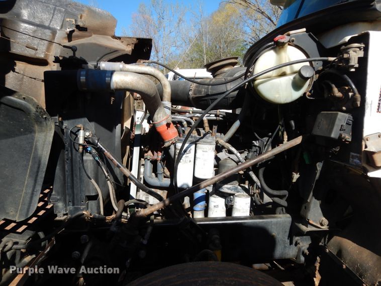 image for item DM2878 2001 Mack CH613  semi truck