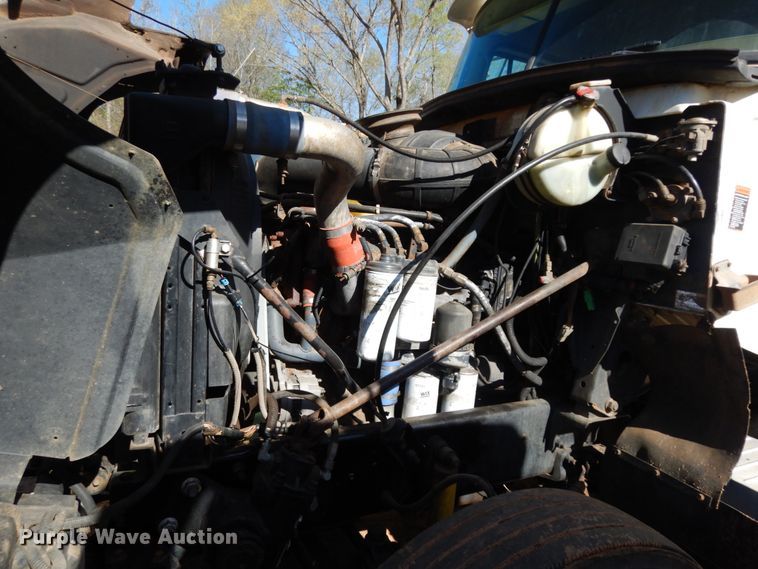 image for item DM2878 2001 Mack CH613  semi truck