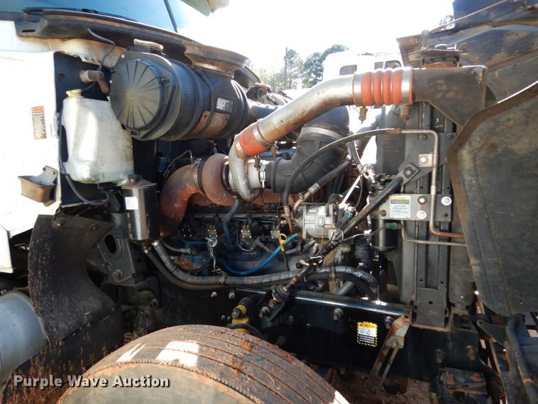 image for item DM2878 2001 Mack CH613  semi truck