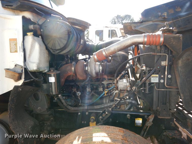 image for item DM2878 2001 Mack CH613  semi truck