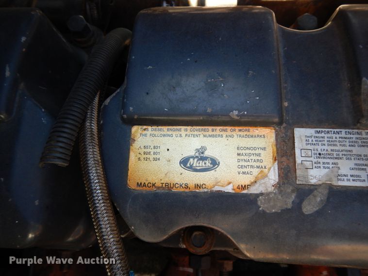 image for item DM2878 2001 Mack CH613  semi truck