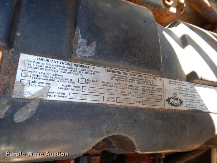 image for item DM2878 2001 Mack CH613  semi truck