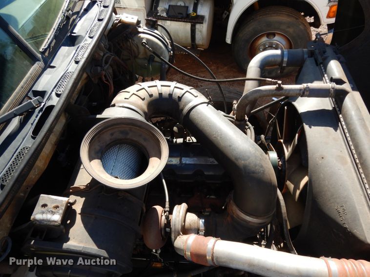 image for item DM2878 2001 Mack CH613  semi truck