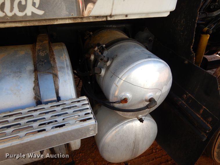 image for item DM2878 2001 Mack CH613  semi truck