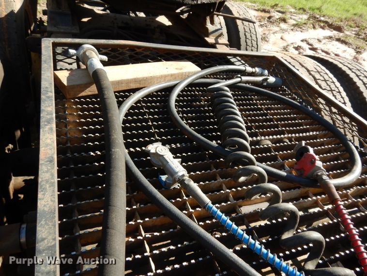 image for item DM2878 2001 Mack CH613  semi truck