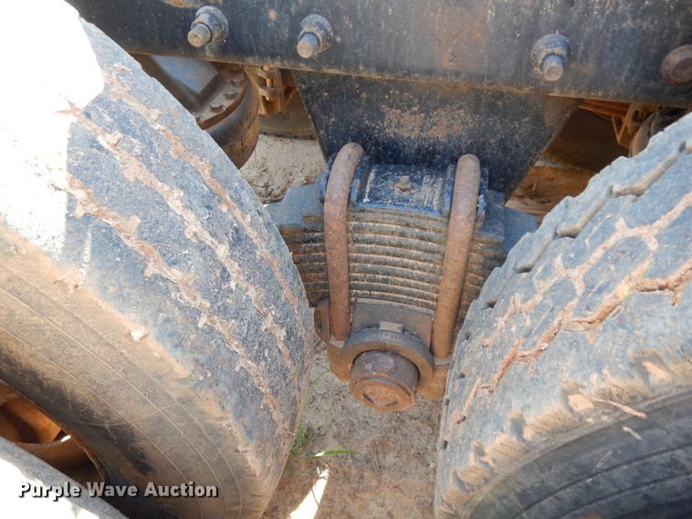 image for item DM2878 2001 Mack CH613  semi truck