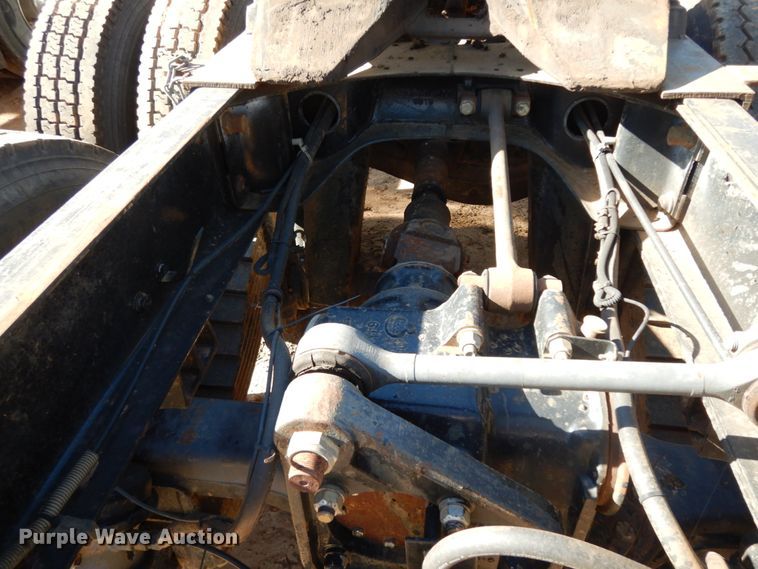 image for item DM2878 2001 Mack CH613  semi truck