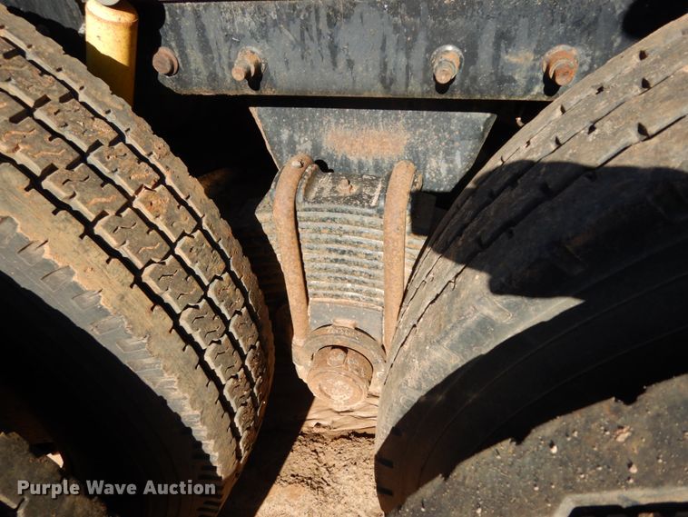 image for item DM2878 2001 Mack CH613  semi truck