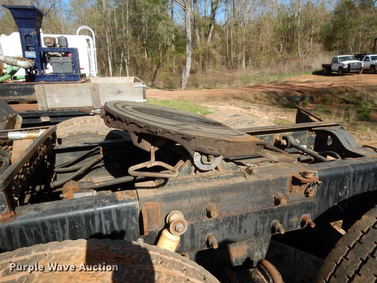 image for item DM2878 2001 Mack CH613  semi truck