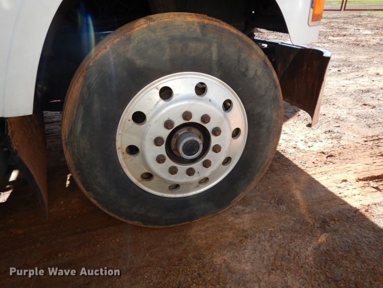 image for item DM2878 2001 Mack CH613  semi truck