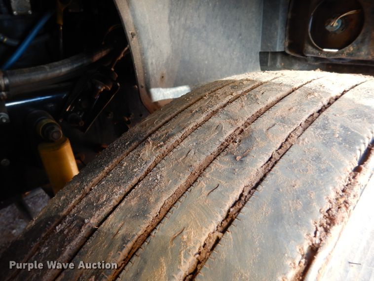 image for item DM2878 2001 Mack CH613  semi truck