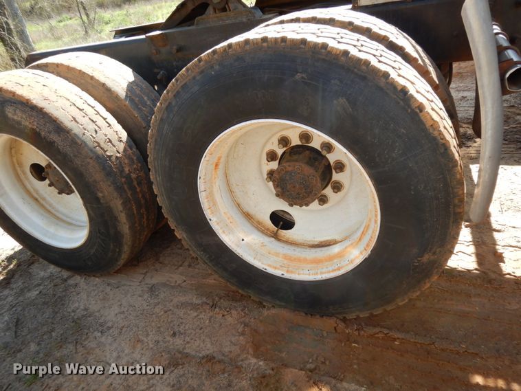 image for item DM2878 2001 Mack CH613  semi truck