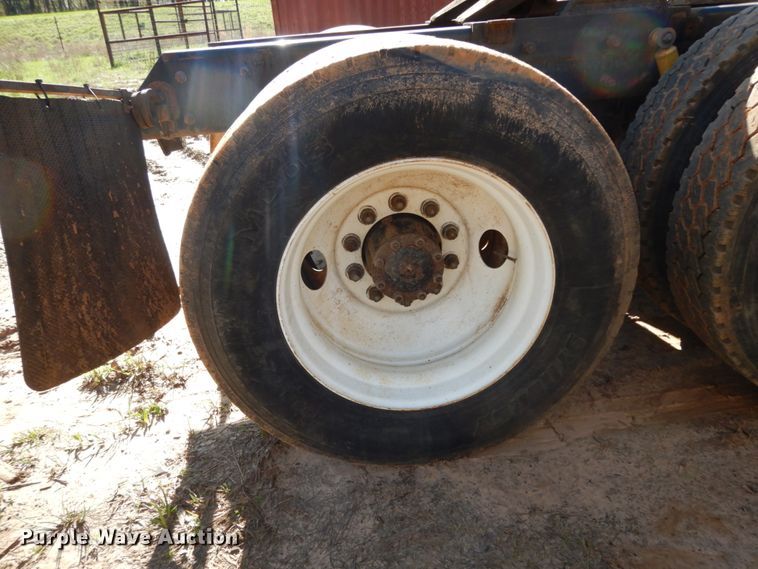 image for item DM2878 2001 Mack CH613  semi truck