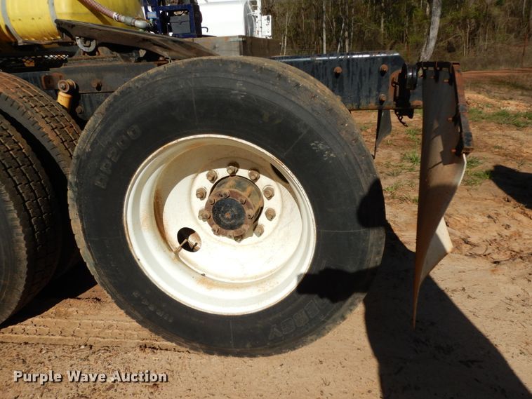 image for item DM2878 2001 Mack CH613  semi truck