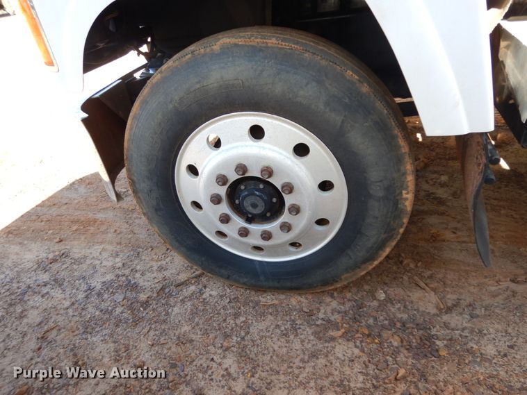 image for item DM2878 2001 Mack CH613  semi truck