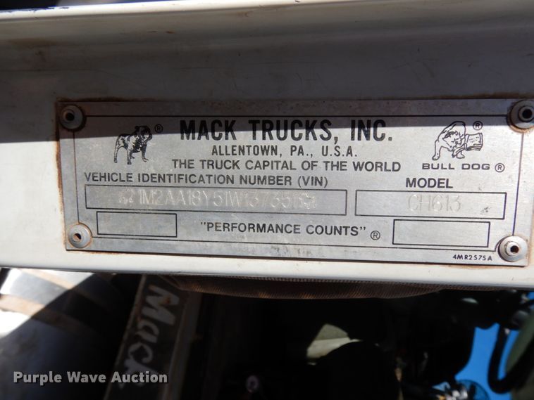 image for item DM2878 2001 Mack CH613  semi truck