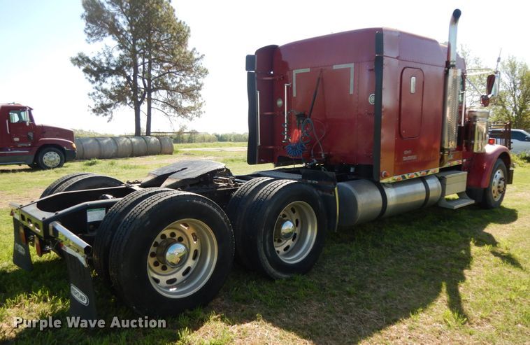 image for item DM2907 2006 Freightliner FLD 132XL Classic  semi truck