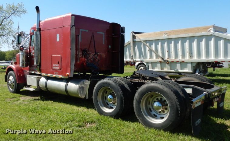 image for item DM2907 2006 Freightliner FLD 132XL Classic  semi truck