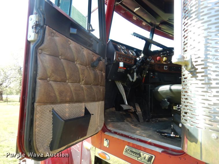 image for item DM2907 2006 Freightliner FLD 132XL Classic  semi truck