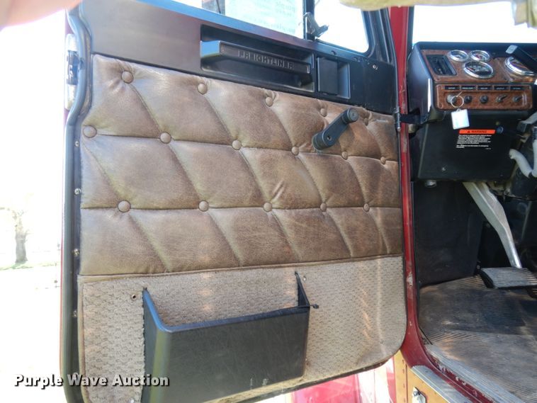 image for item DM2907 2006 Freightliner FLD 132XL Classic  semi truck