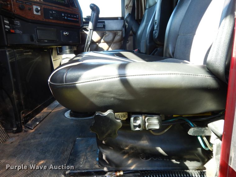 image for item DM2907 2006 Freightliner FLD 132XL Classic  semi truck