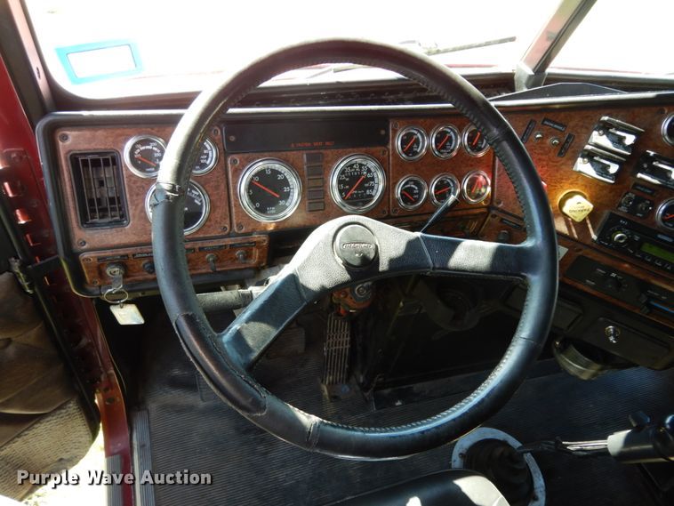 image for item DM2907 2006 Freightliner FLD 132XL Classic  semi truck