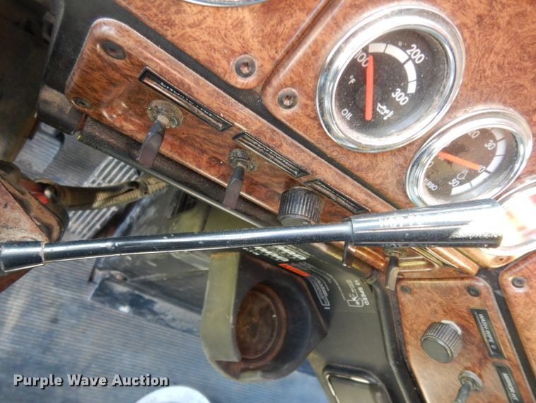 image for item DM2907 2006 Freightliner FLD 132XL Classic  semi truck