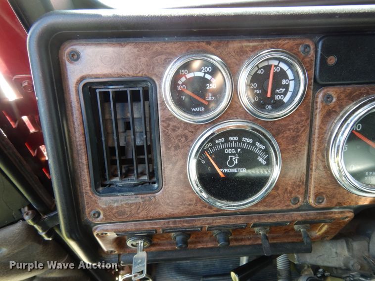 image for item DM2907 2006 Freightliner FLD 132XL Classic  semi truck