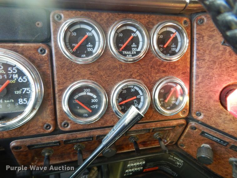 image for item DM2907 2006 Freightliner FLD 132XL Classic  semi truck