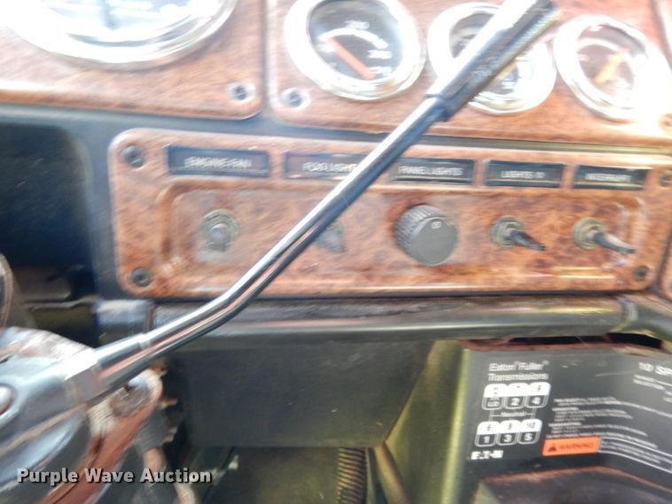 image for item DM2907 2006 Freightliner FLD 132XL Classic  semi truck