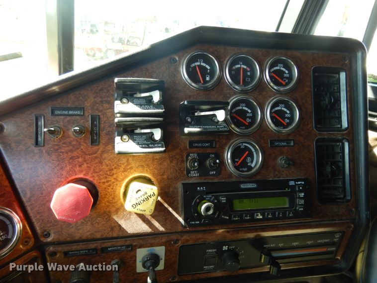 image for item DM2907 2006 Freightliner FLD 132XL Classic  semi truck