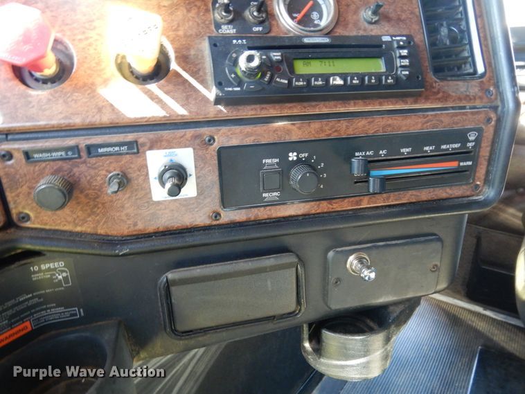 image for item DM2907 2006 Freightliner FLD 132XL Classic  semi truck