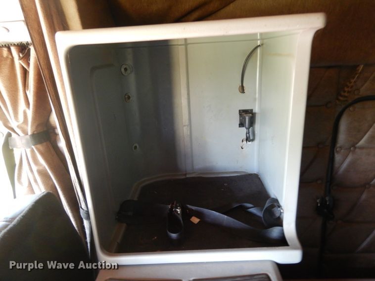 image for item DM2907 2006 Freightliner FLD 132XL Classic  semi truck