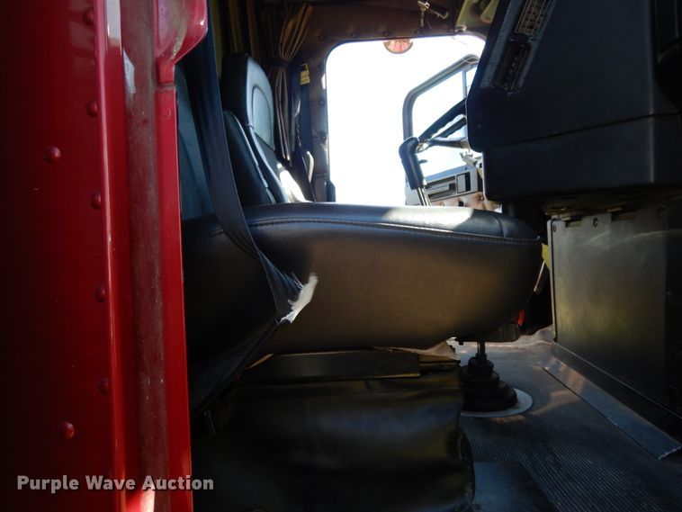 image for item DM2907 2006 Freightliner FLD 132XL Classic  semi truck