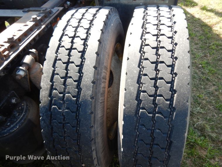 image for item DM2907 2006 Freightliner FLD 132XL Classic  semi truck