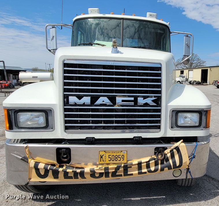 image for item FL9205 2005 Mack CHN  semi truck