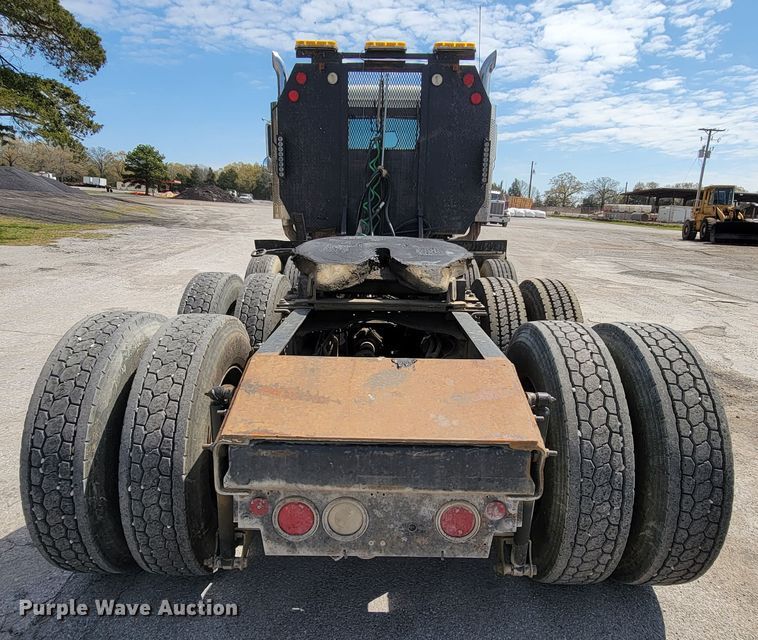 image for item FL9205 2005 Mack CHN  semi truck
