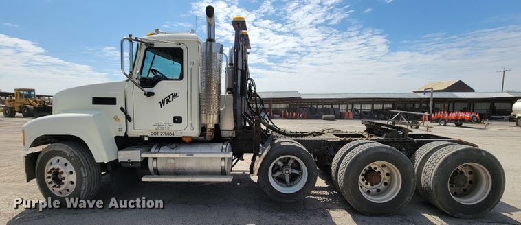 image for item FL9205 2005 Mack CHN  semi truck