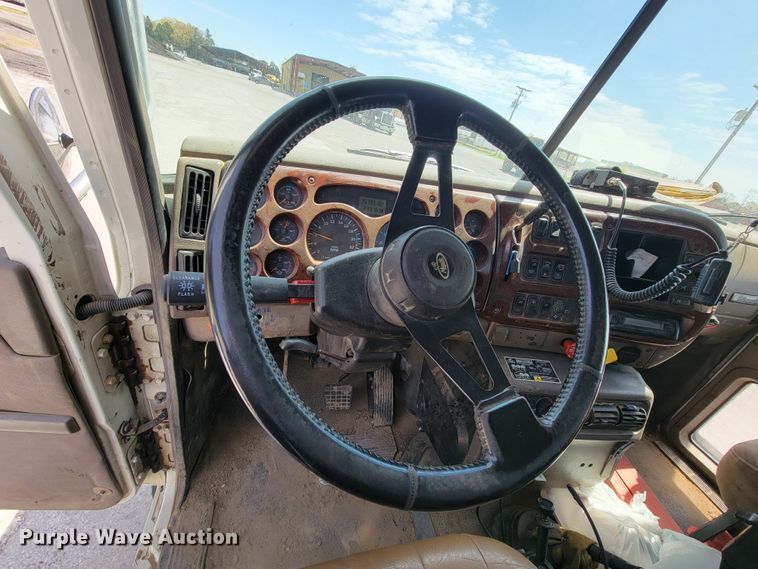 image for item FL9205 2005 Mack CHN  semi truck