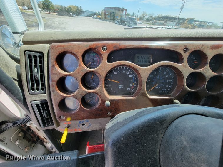 image for item FL9205 2005 Mack CHN  semi truck