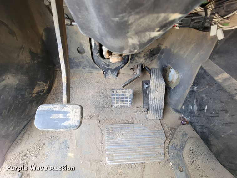 image for item FL9205 2005 Mack CHN  semi truck