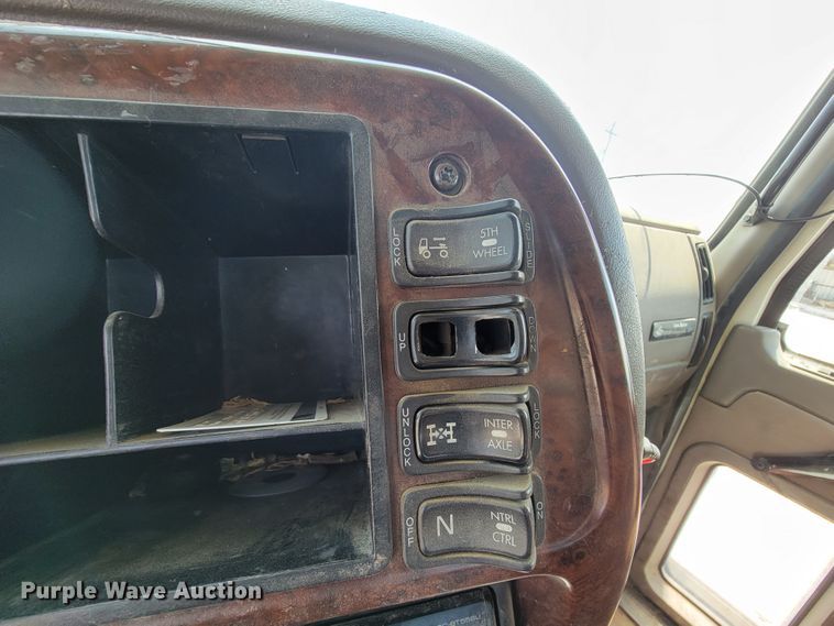 image for item FL9205 2005 Mack CHN  semi truck