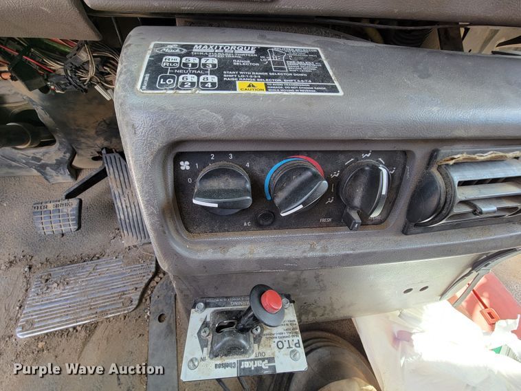 image for item FL9205 2005 Mack CHN  semi truck