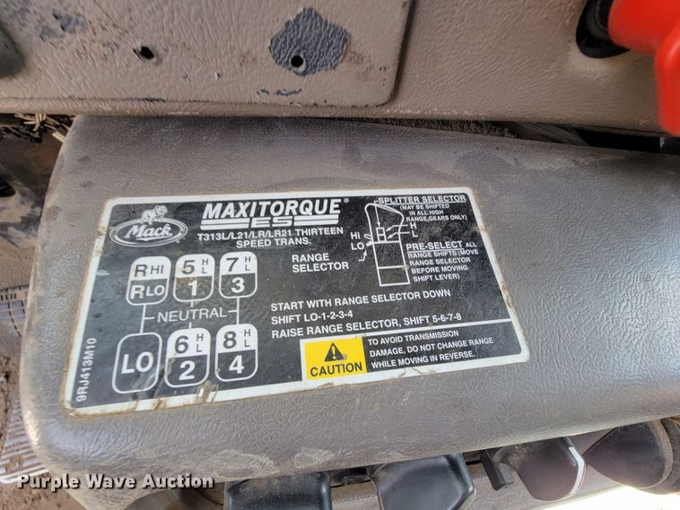 image for item FL9205 2005 Mack CHN  semi truck