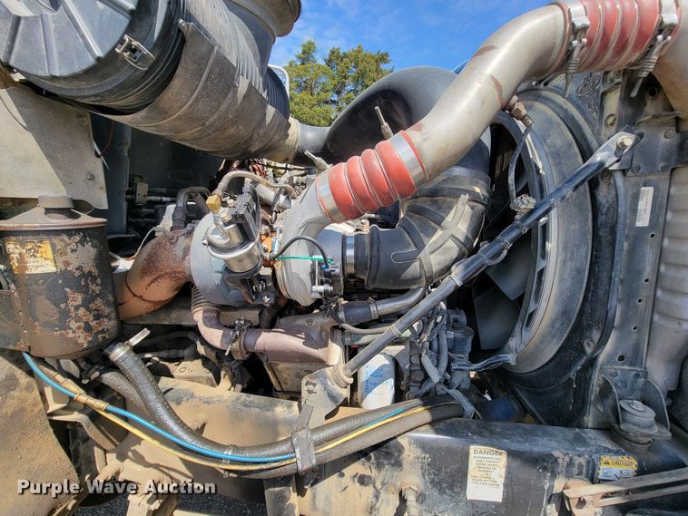 image for item FL9205 2005 Mack CHN  semi truck