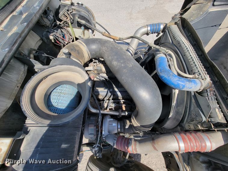 image for item FL9205 2005 Mack CHN  semi truck